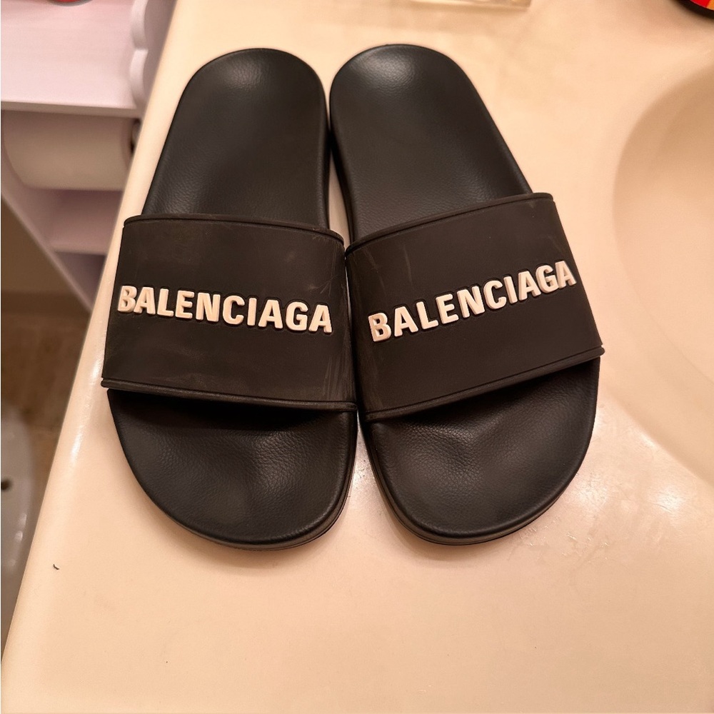 Balenciaga pool slides